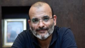أيمن بهجت قمر: علاء عبد الخالق كان أحد أسباب تغيير الأغنية في مصر